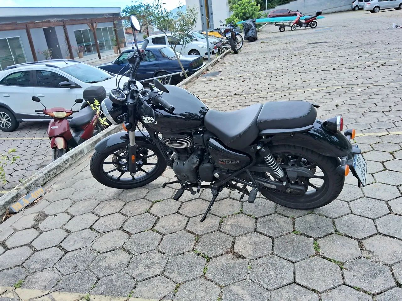 Vendo muito nova