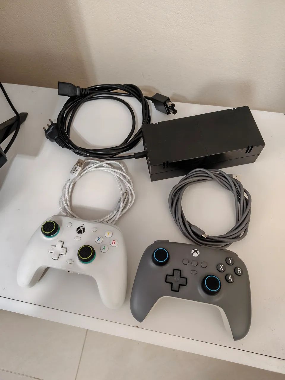 Xbox One fat 1Tb com 2 controles  - Foto 5