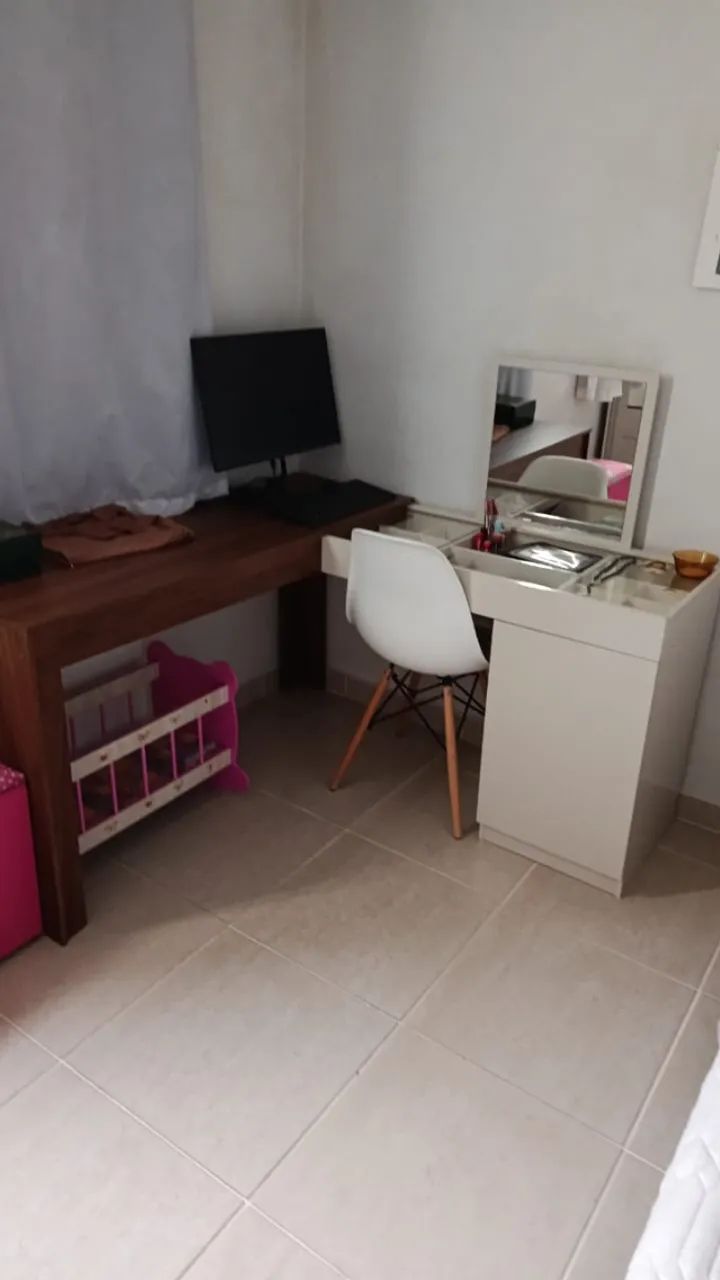 Mesinha de Estudo e Maquiagem  obs: (Sem a cadeira)