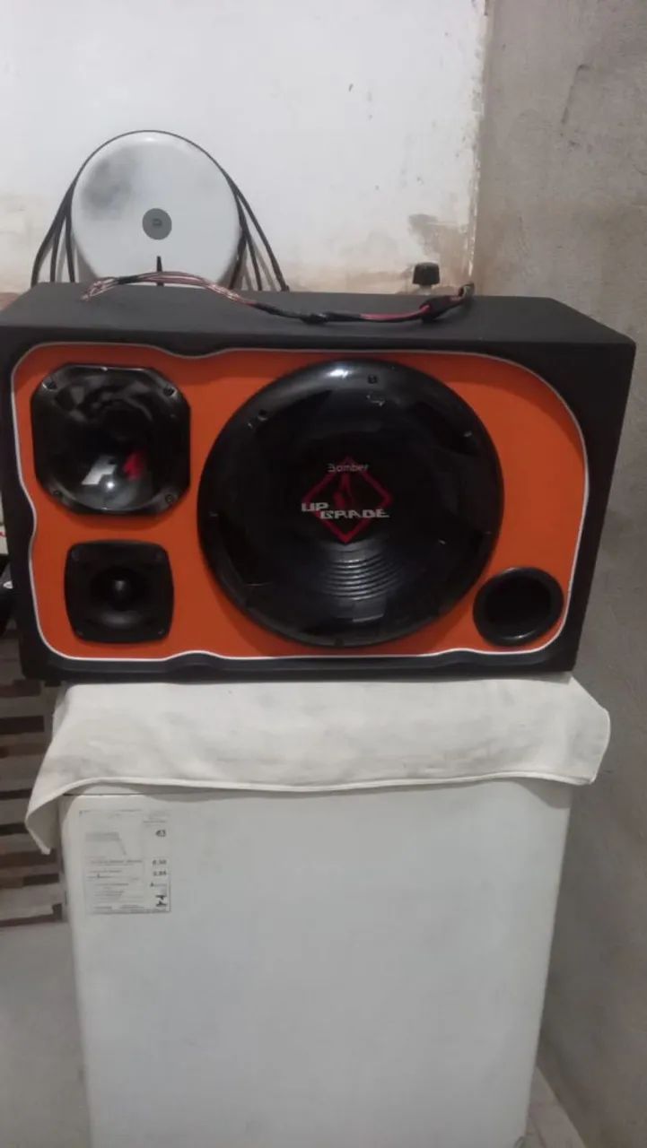 Vendo caixa de som completa pra carro 
