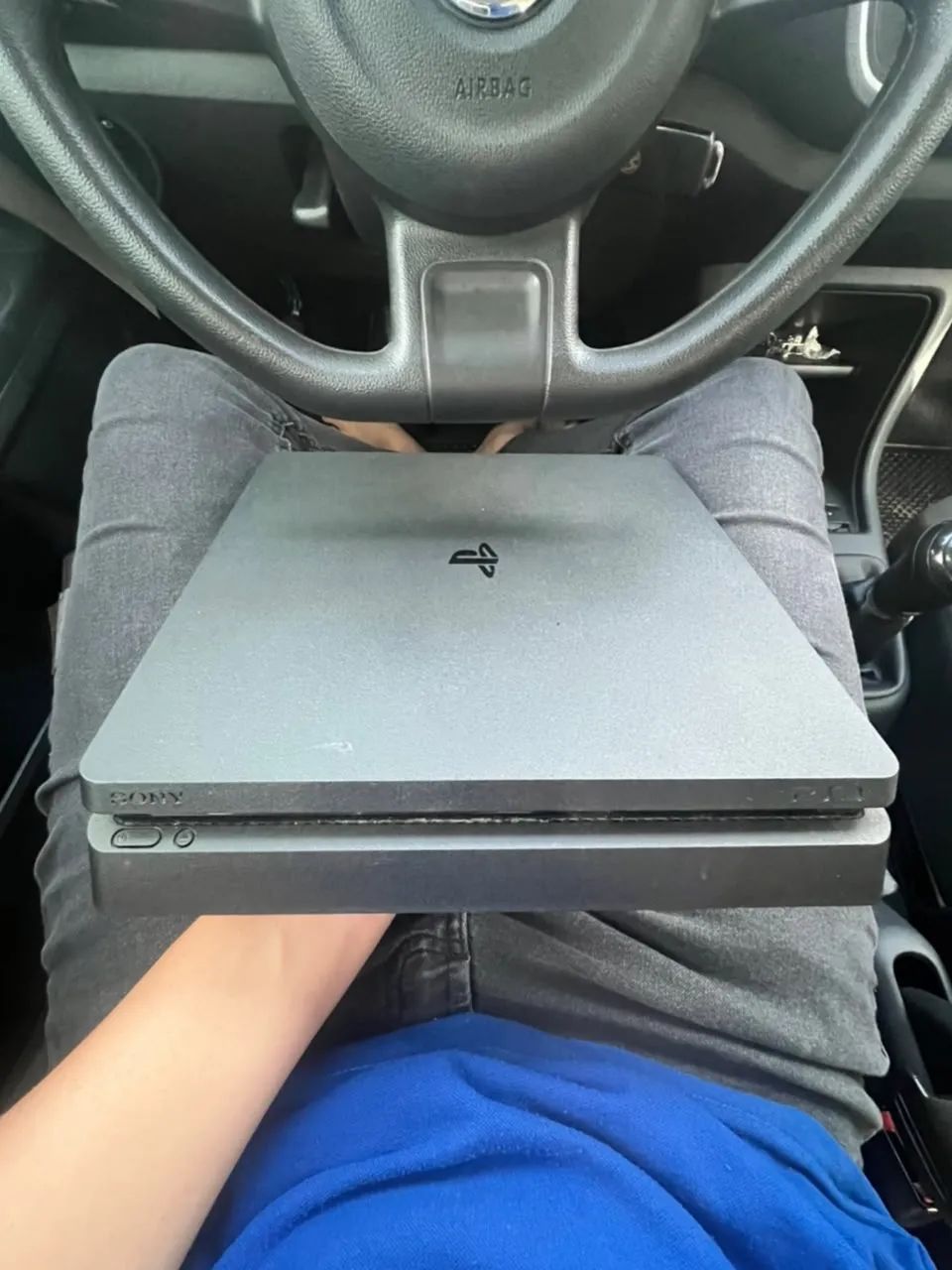 PS4 - NOVO - 1TERA DE MEMÓRIA MAIS 2 jogos  - Foto 2