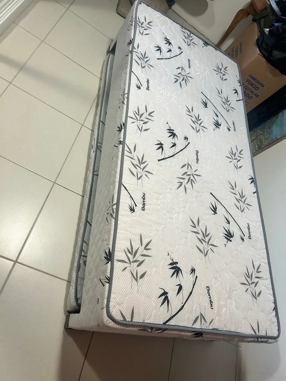 Cama box com outro colchão embutido