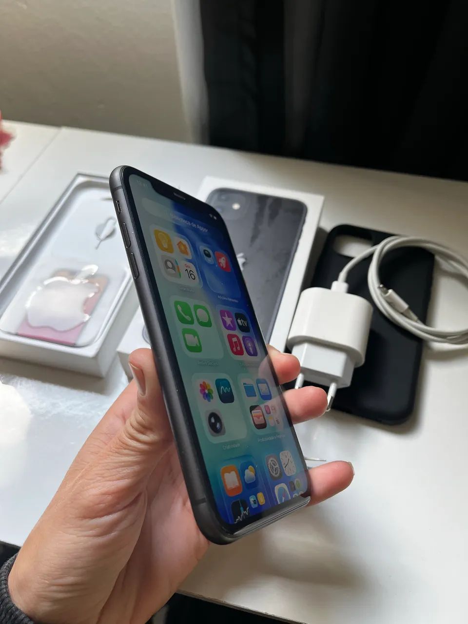 iPhone 11 64GB Impecável c/ Caixa e Carregador Apple  - Foto 2