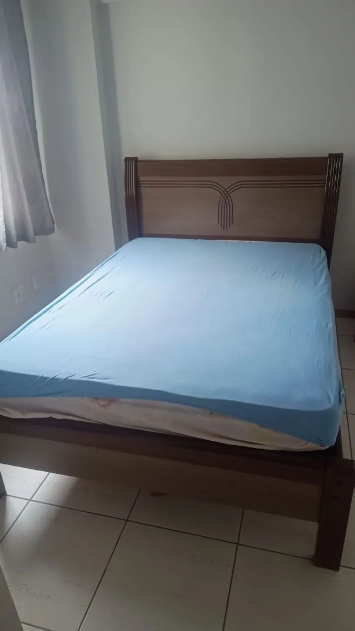Cama casal em bom estado + colchão 