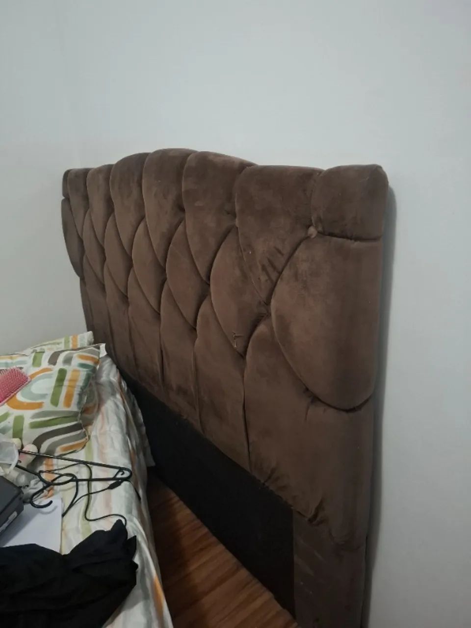 Cabeceira estofada marrom cama queen