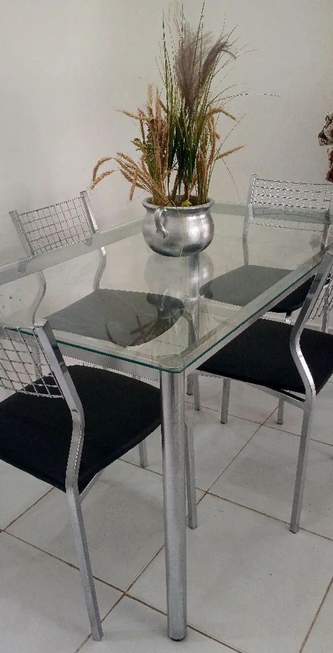 Mesa de Vidro com 4 Cadeiras  - Foto 2