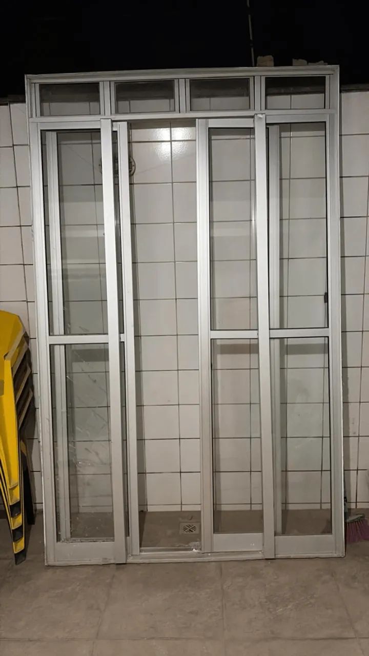 PORTA DE VIDRO E ALUMINIO - Foto 3
