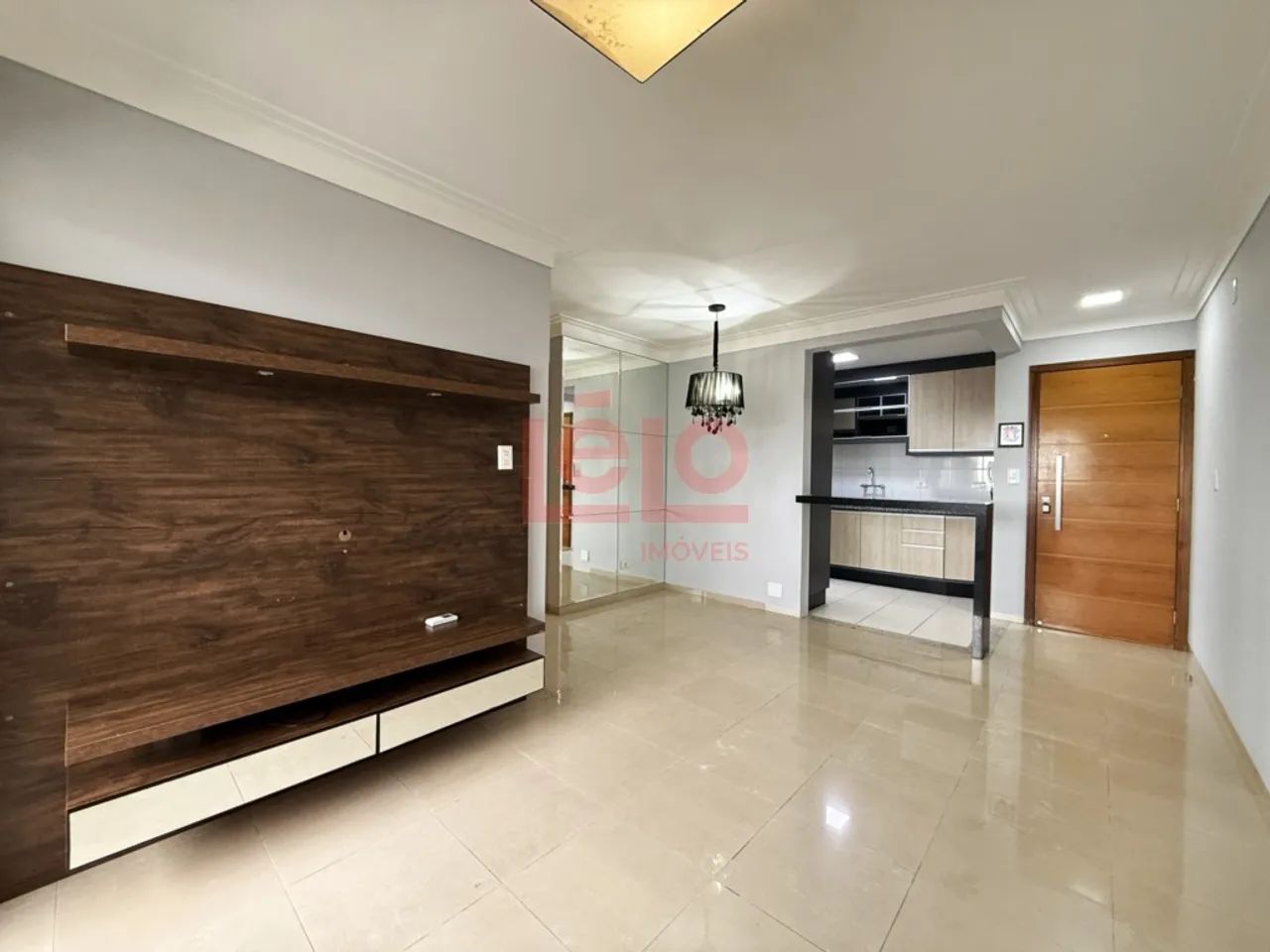 Apartamento para alugar na Zona 03 em Maringá, com 3 quartos, suíte, sacada e 2 vagas - Foto 4