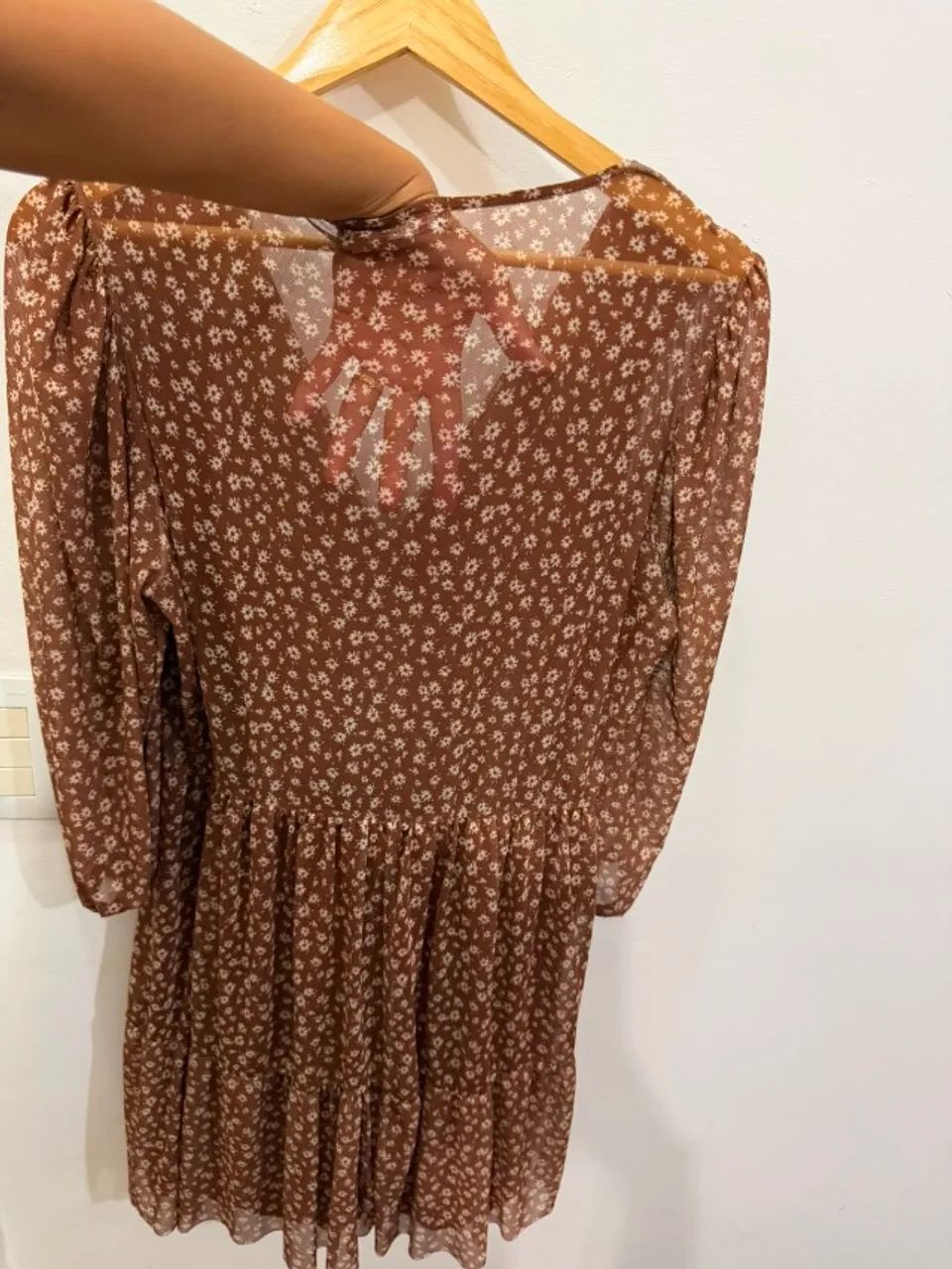 Vestido princesinha marrom com bolinhas brancas  - Foto 3