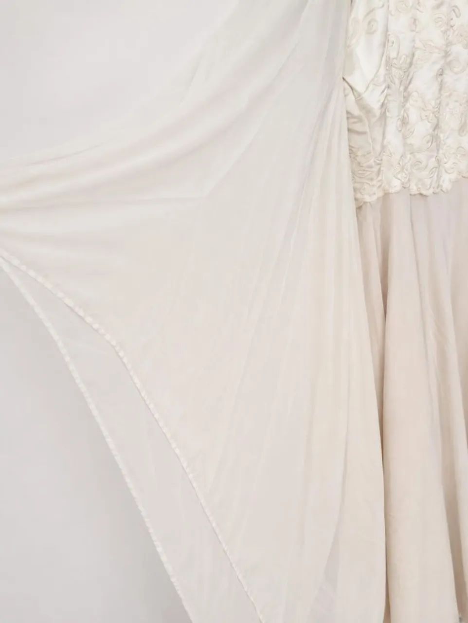 Vestido off white/creme elegante com bordado - Foto 4