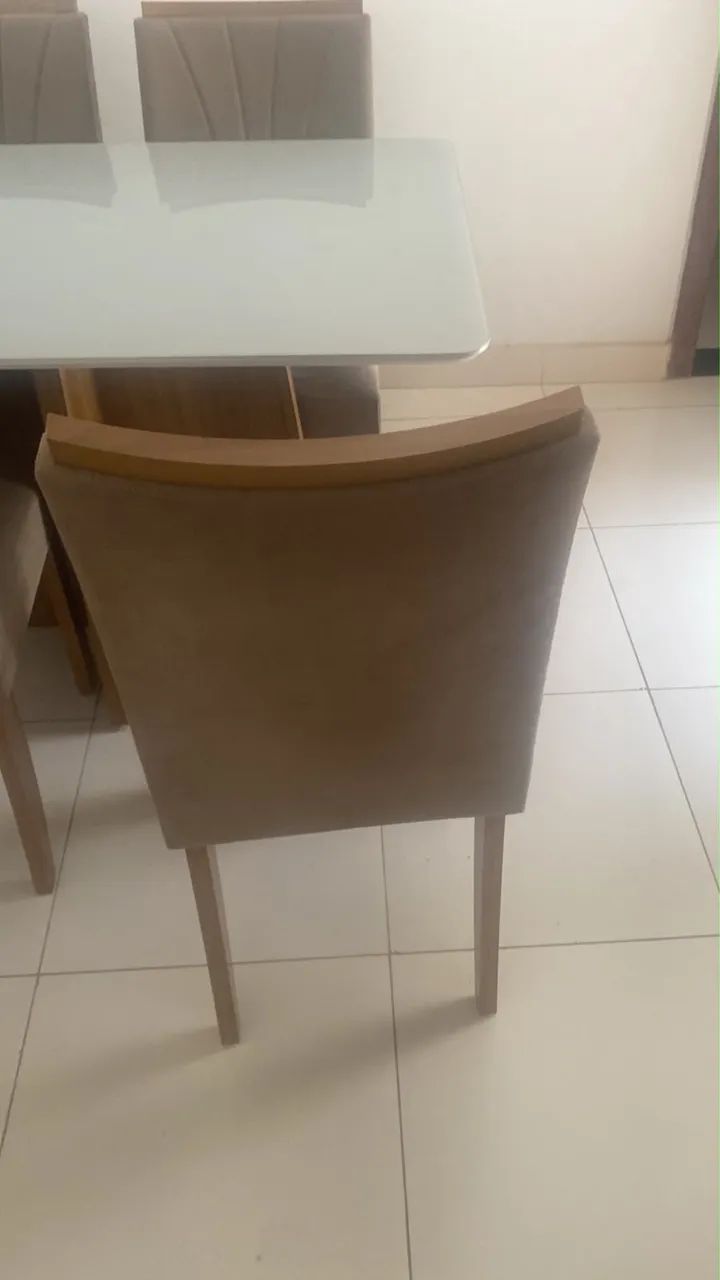 Mesa de jantar com 04 cadeiras  - Foto 3