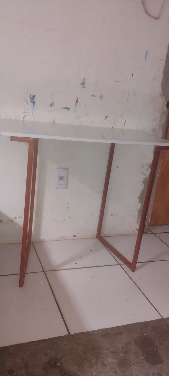 Pratileira semi nova