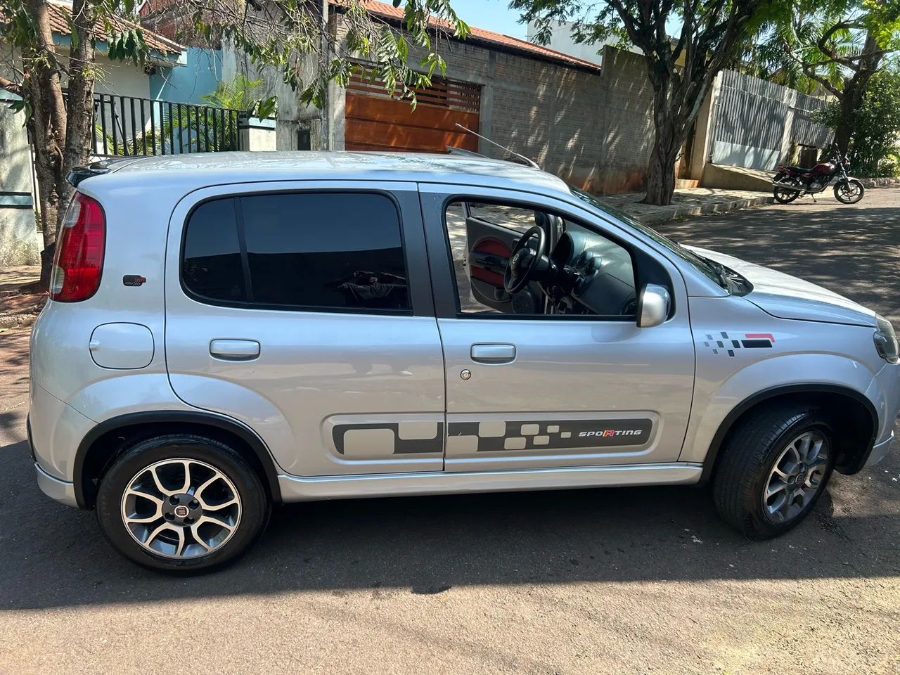 Fiat Uno Sporting 1.4 EVO Fire Flex 8V 4P 2012 - Foto 3