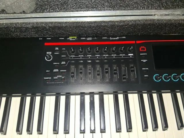 TECLADO MUSICAL FANTOM 8 - Foto 2