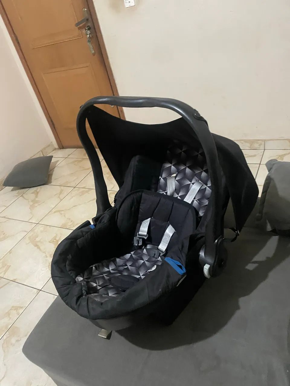Carrinho e bebê conforto