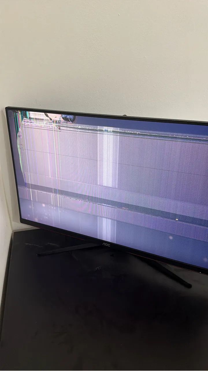 Monitor 144hz 1ms aoc so está quebrado 