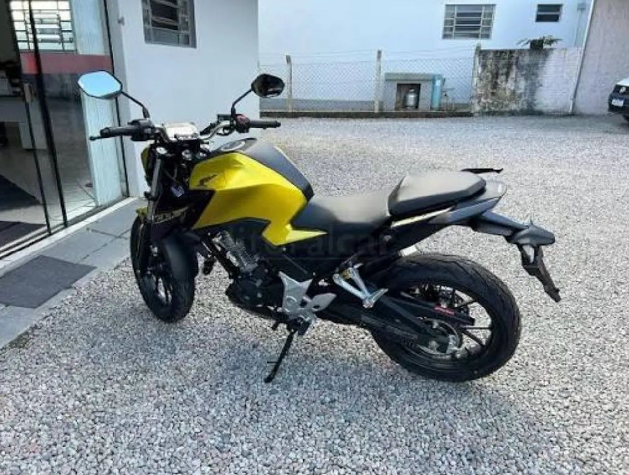 CB300F 