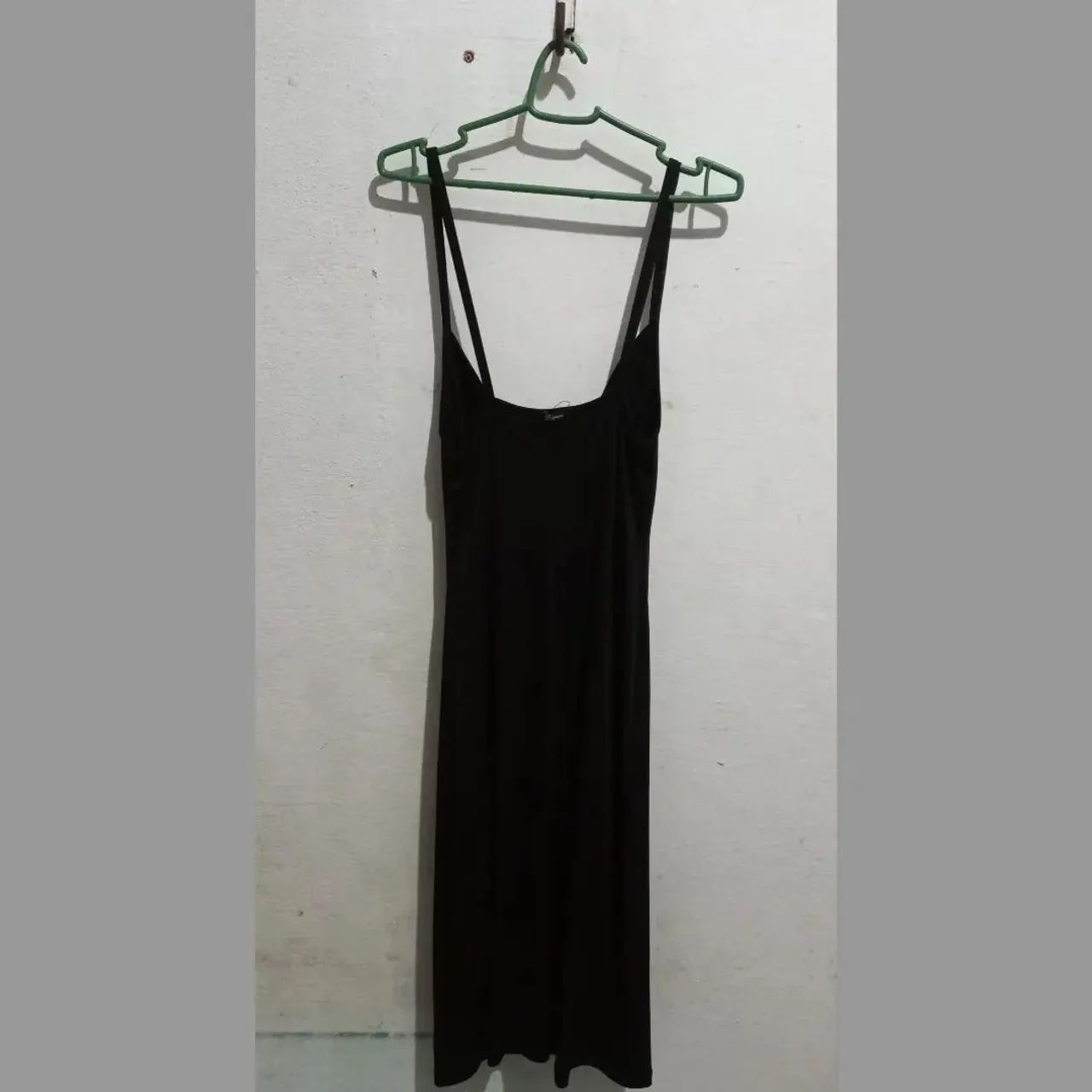 Vestido Preto com Brilhos Prateado. - Foto 2