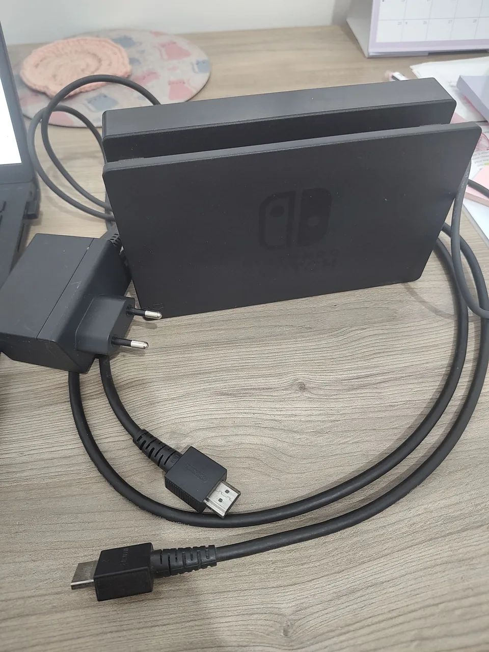 Nintendo switch doc + fonte europeia + cabo HDMI 