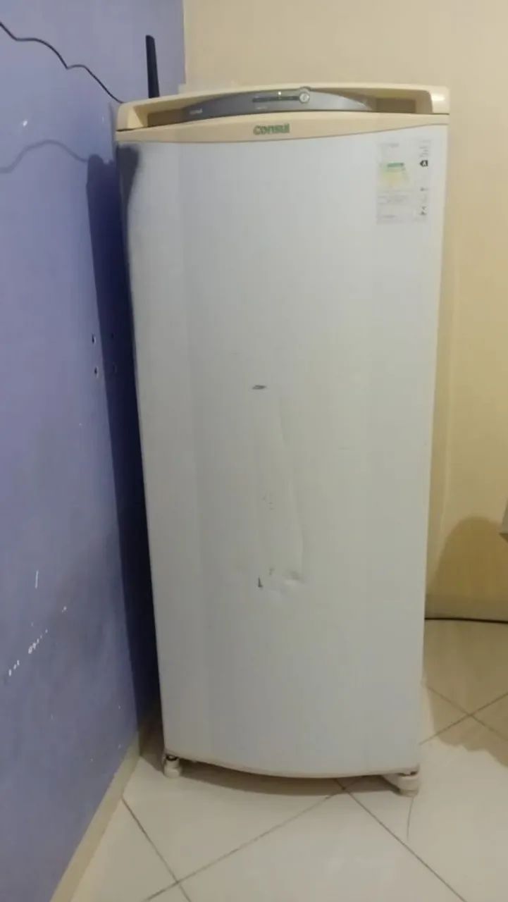 Vende se uma geladeira 