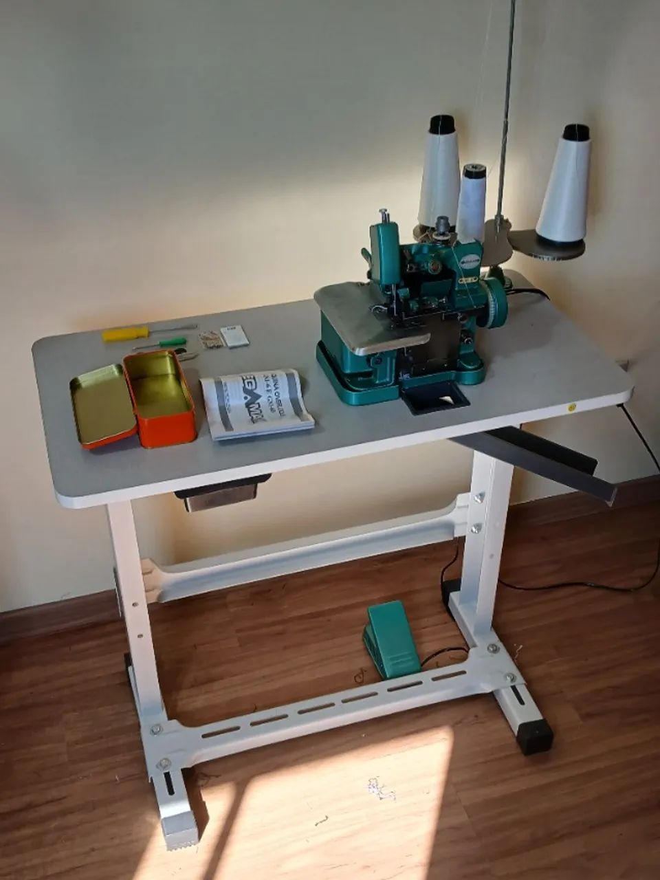 Máquina Overlock Chinesinha - Semi Industrial Cor Verde - Foto 4