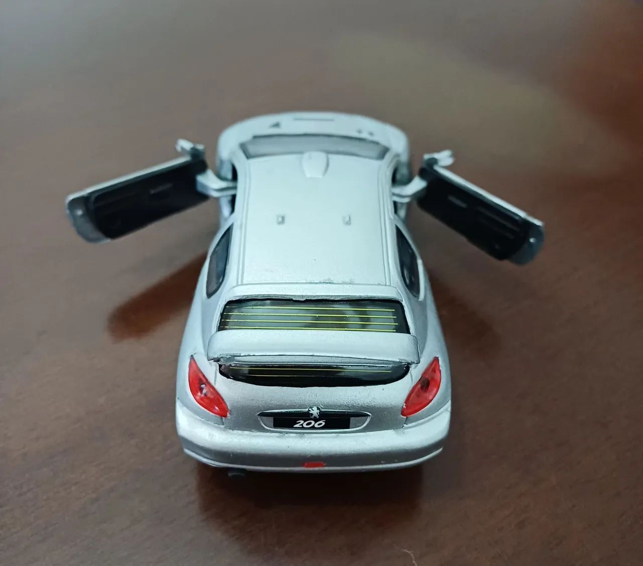 PEUGEOT 206 "TUNADO" ESCALA 1/32 PRATA, A FRICÇÃO.<br><br>ESCALA:  1:32<br> <br>COR: PRATA - Foto 2