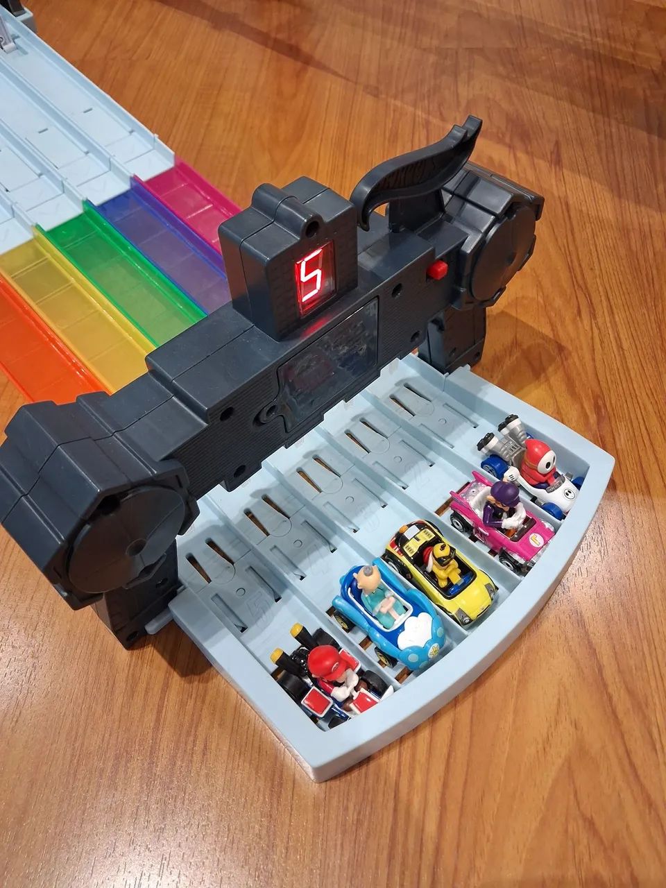 Pista Mário Kart Arco Íris com King Boo e Mario 