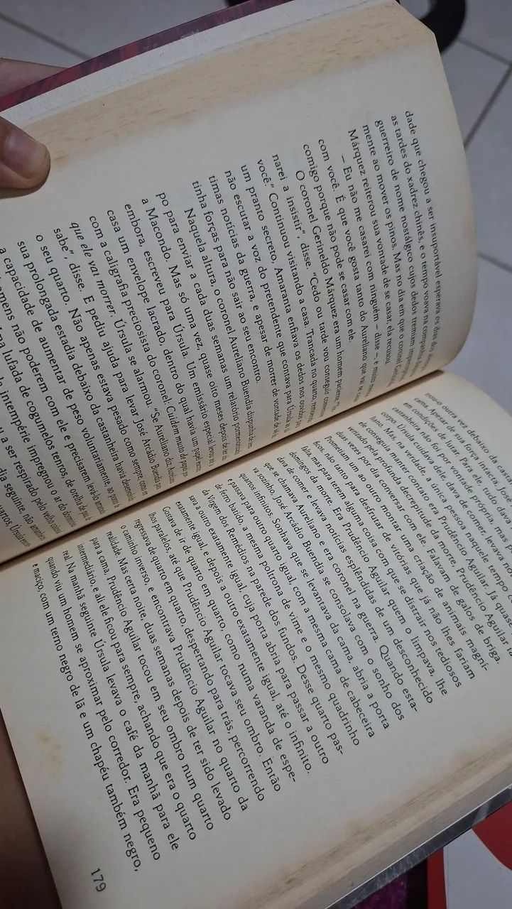Livro Cem Anos de Solidão - Foto 4