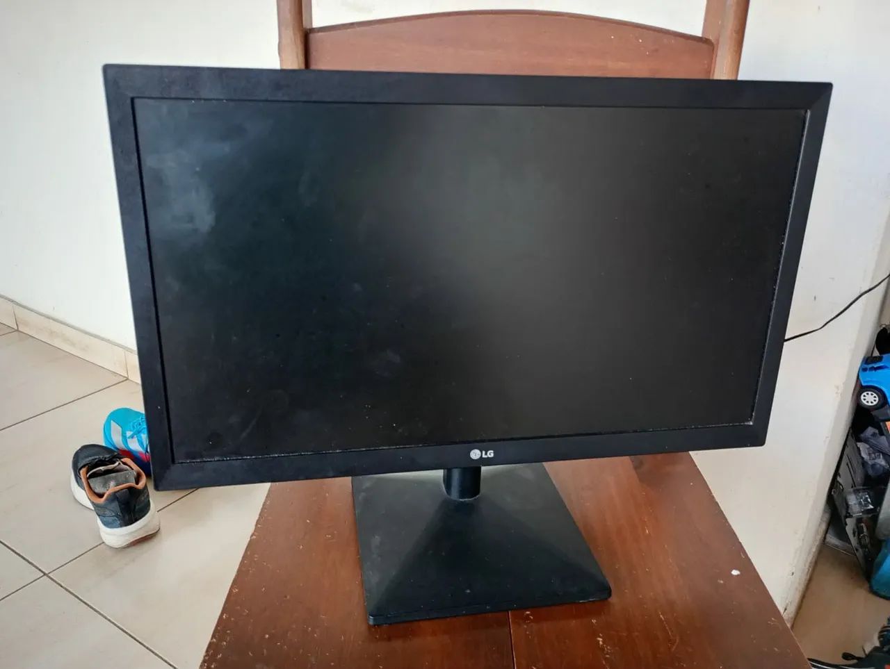 Monitor lg 20 polegadas led entra HDMI e VGA fone de ouvido funcionando perfeitamente  - Foto 3