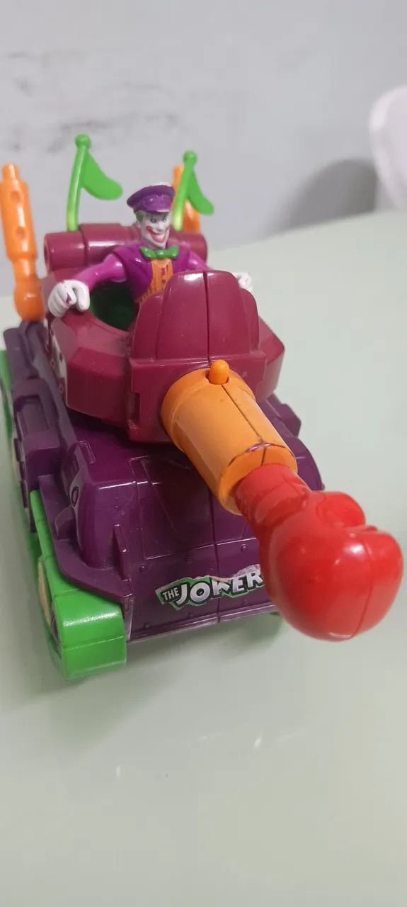 Tanque  e boneco Coringa Imaginext 
