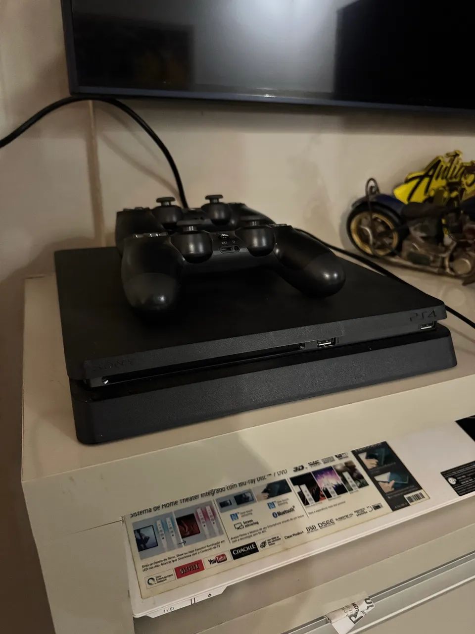 Vendo Playstation 4 + 2 controles  - Foto 2
