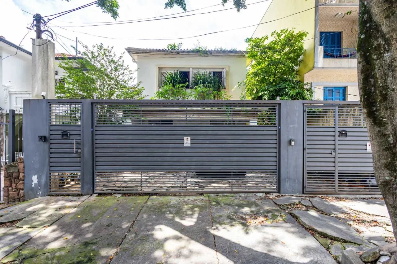 Casa comercial na Rua Caraíbas, 1234  450 m²
