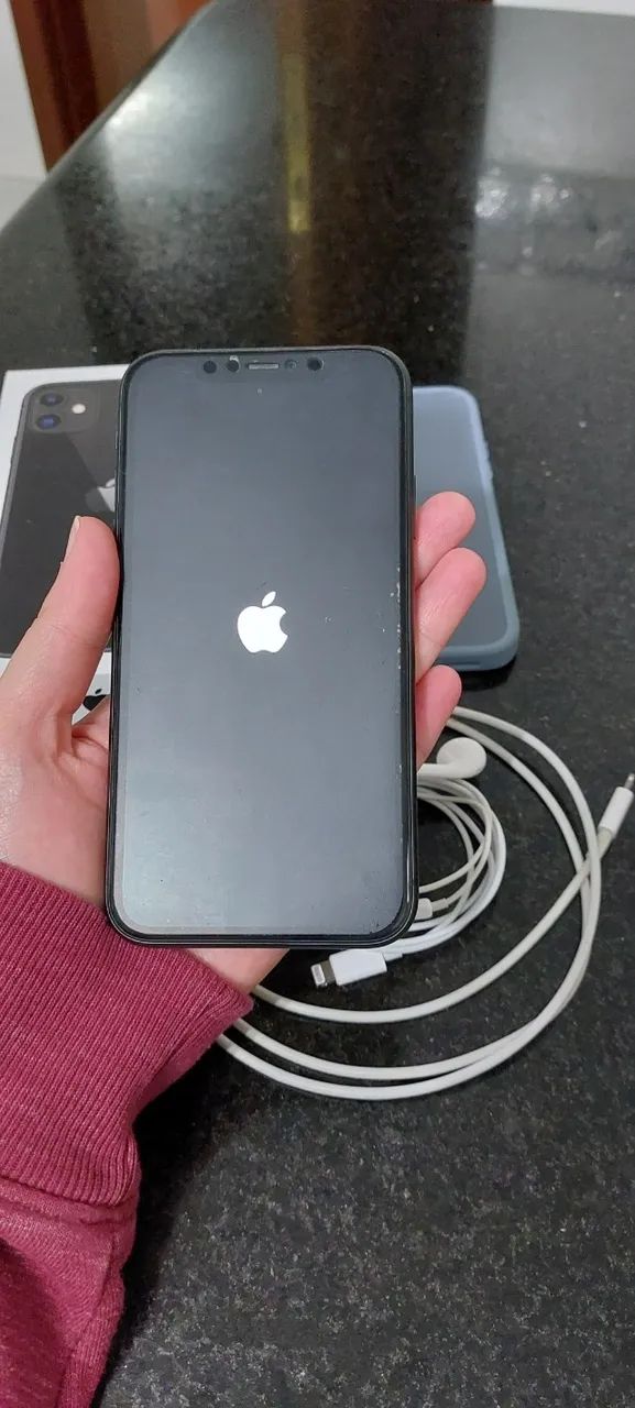iPhone 11 em ótimo estado com acessórios - Foto 2