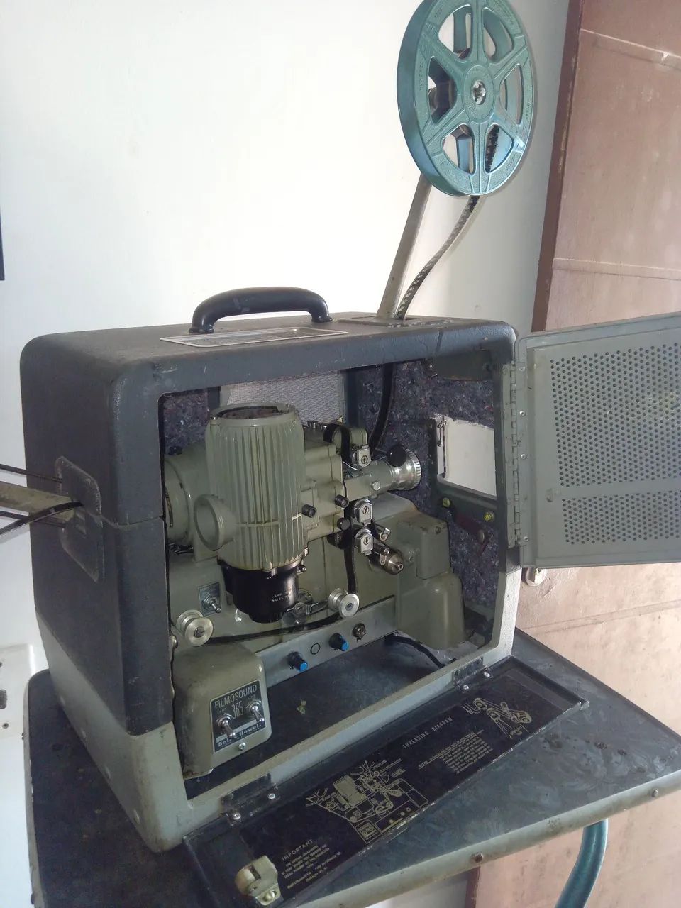 Projetor 16mm Bell &Howell - Foto 4