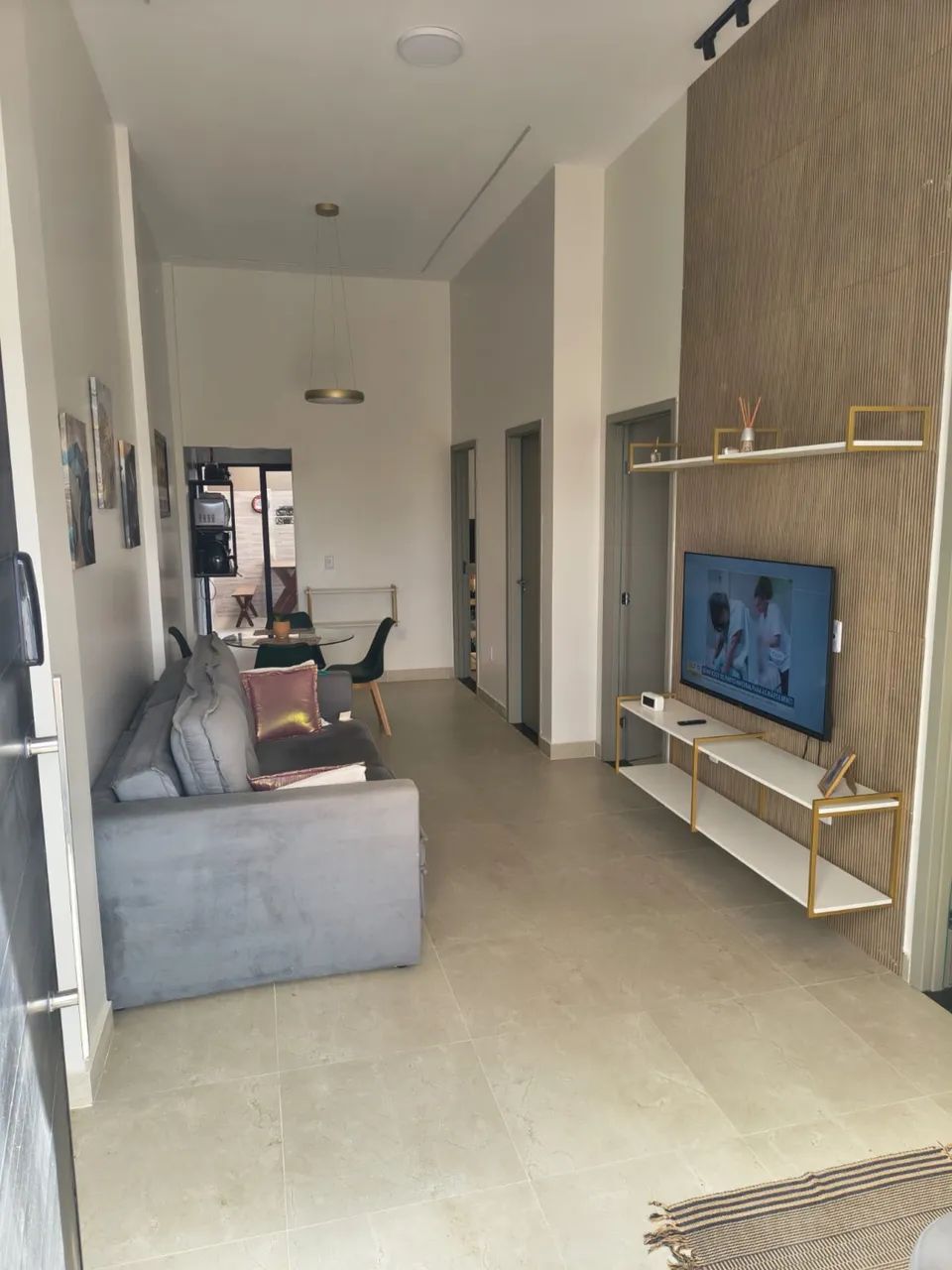 Alugo casa em condomínio com projetados e energia solar todas as despesas inclusas - Foto 3