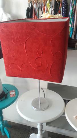 Lindo abajur vermelho