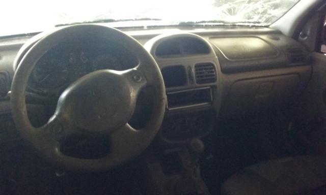 Sucata de Renault Clio Rn Sedan 1.0 16v 2001 - somente para peças - Foto 5