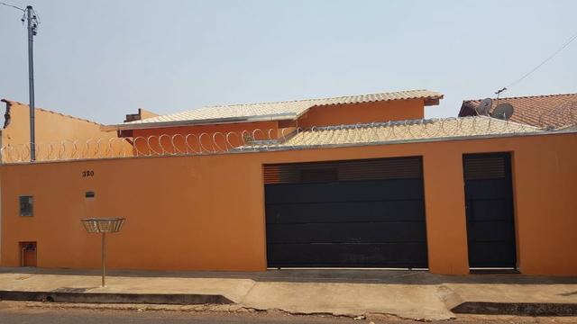 Casa com 03 quartos em Araxá