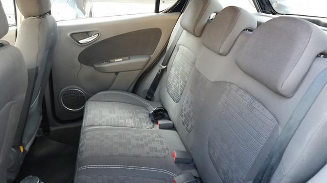 Fiat - Palio 1.4 Attractive - Foto 8