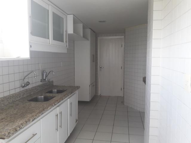 Alugo apto com 3 quartos + dce - Calhau proximo a litoranea - Foto 2