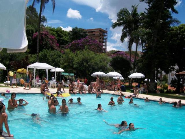 Apto em condomínio no centro das atrações turisticas