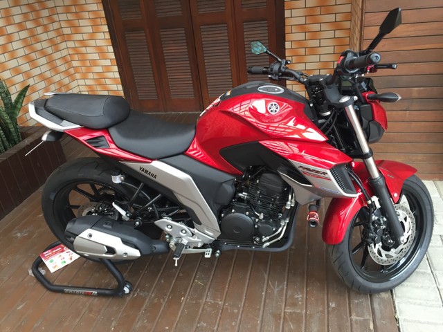 MOTO FAZER 250,2021 COM VARIOS ACESSORIOS