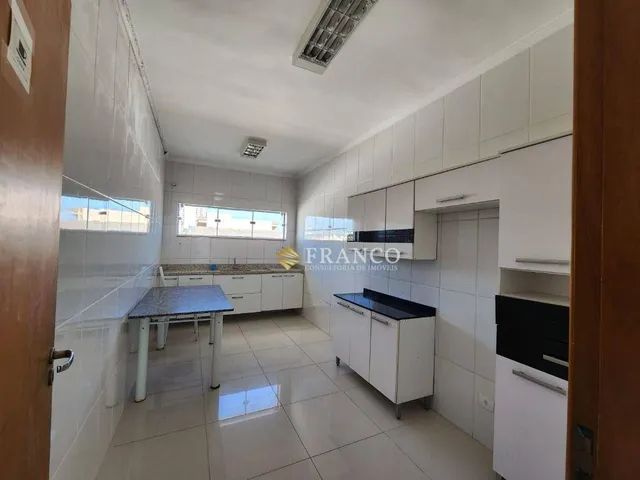 Prédio para alugar, 900 m² - Independência - Taubaté/SP