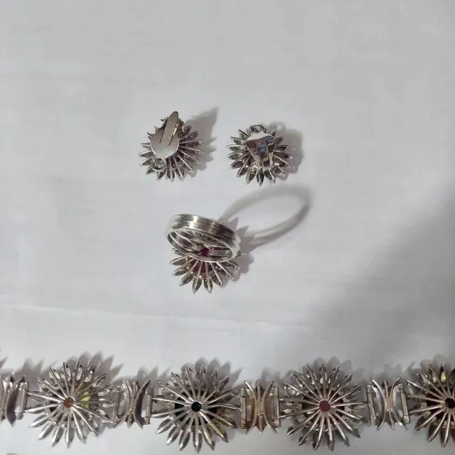 Conjunto em ouro branco modelo flores com pedras de turmalina coloridas - Foto 5