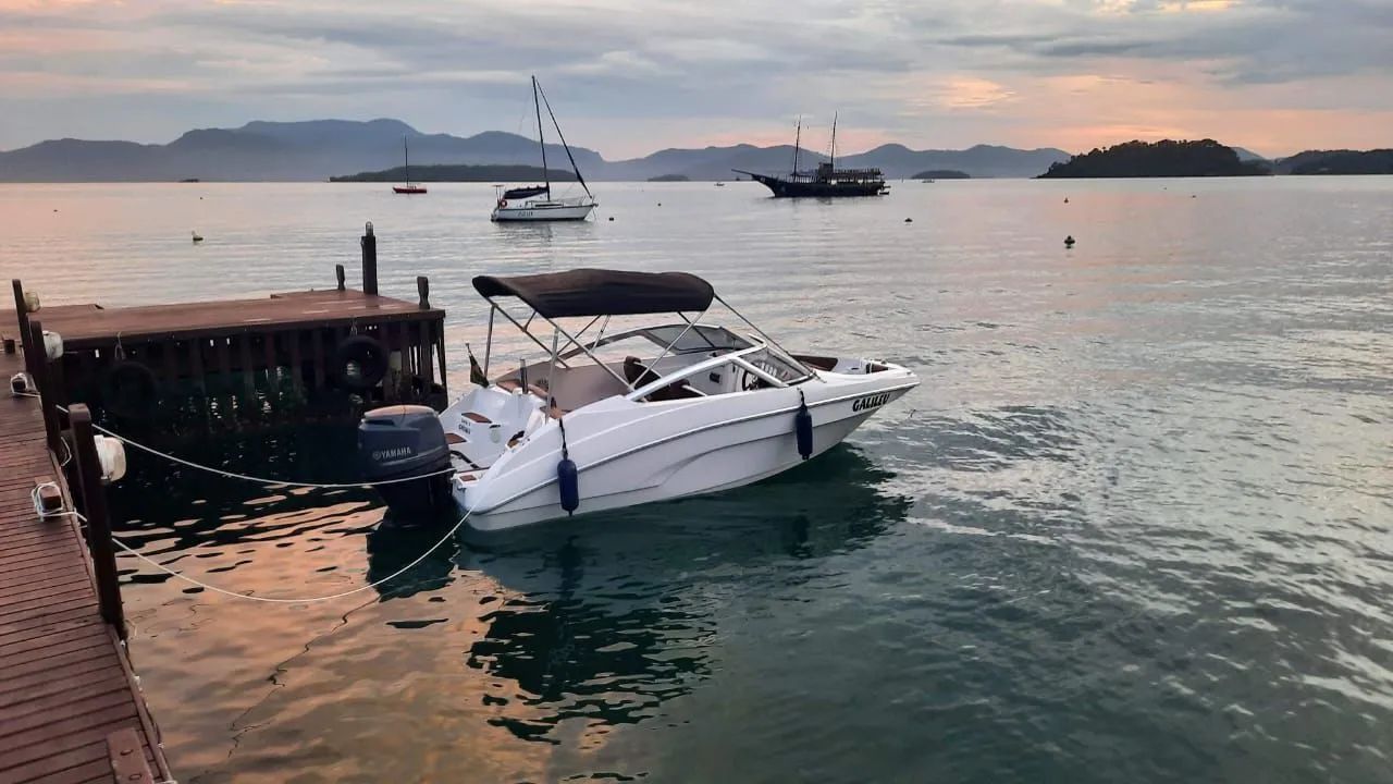 Lancha 19 pés FS180