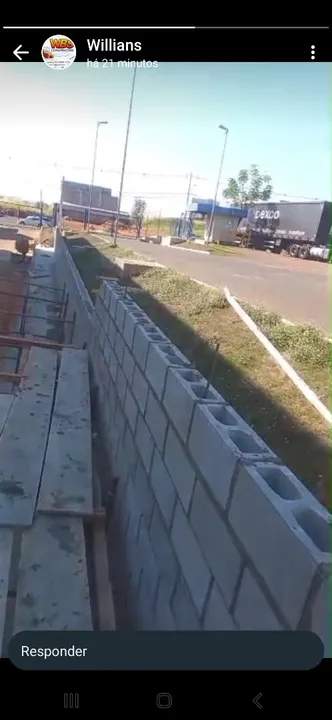 Temos blocos de cimento de boa qualidade e preço bom fazermos entrega apatir de 1000 u