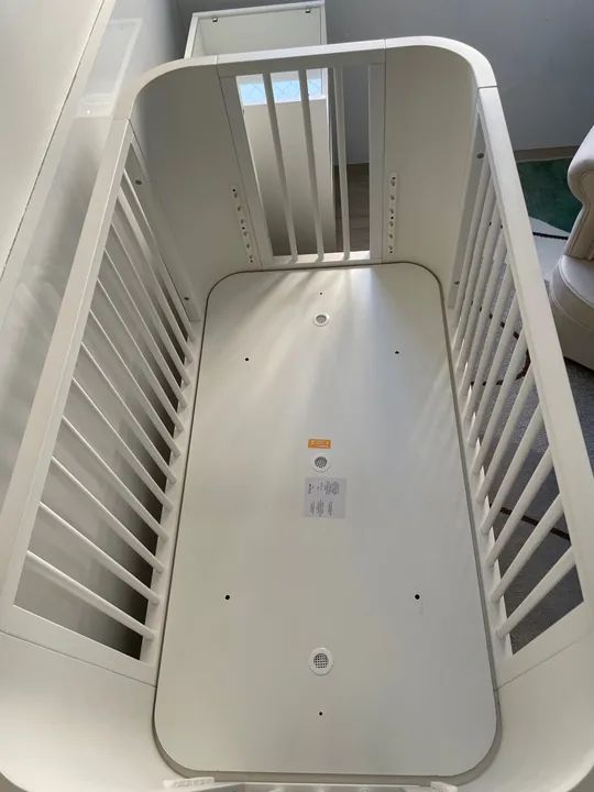 Berço zlin Branco pés de madeira - Foto 2