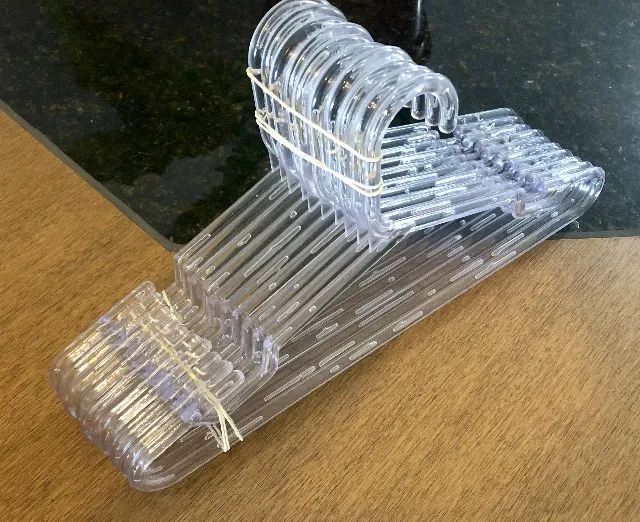 Kit de 10 peças de cabide infantil em acrílico transparente - Foto 2