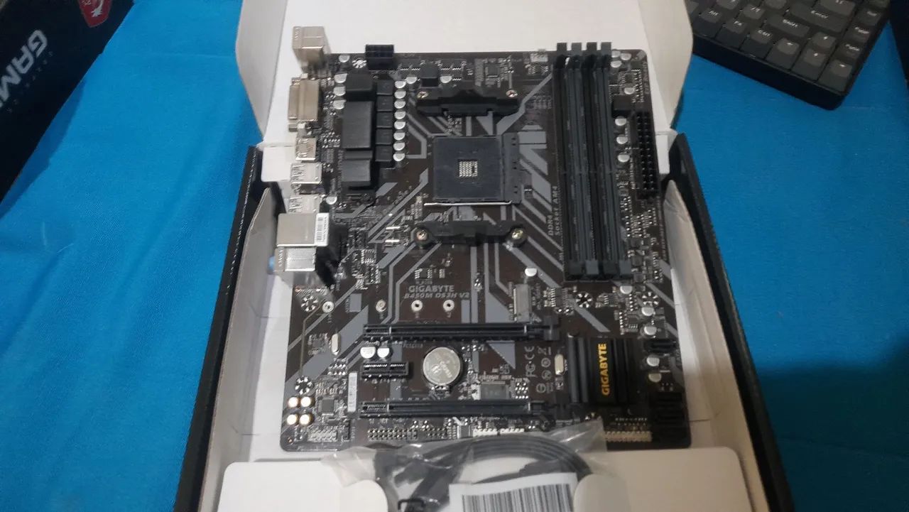 Placa-Mãe Gigabyte B450M DS3H V2 AMD Socket AM4 - Foto 2
