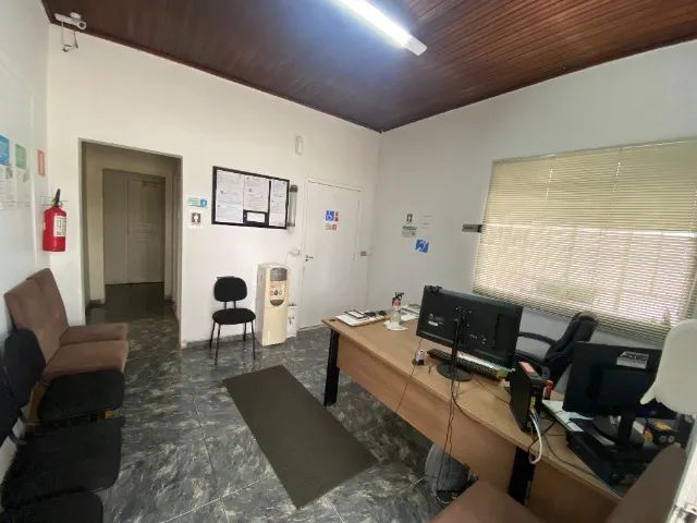 Terreno ZUM-03 442,24m² com 117m² de Casa Construída no bairro Parolin - Foto 4